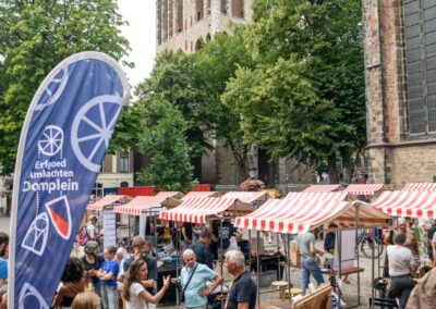 De leidekker met de banier